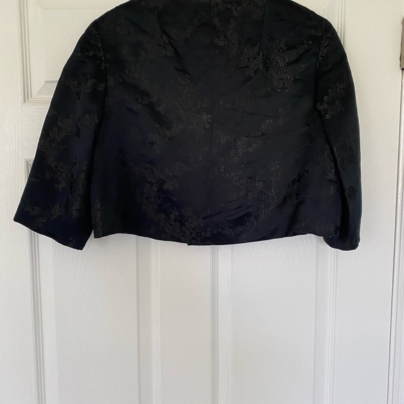 Chinese silk short jacket. - Picture 2 of 3